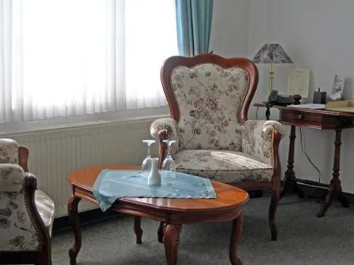 - Marie 3* راديبول